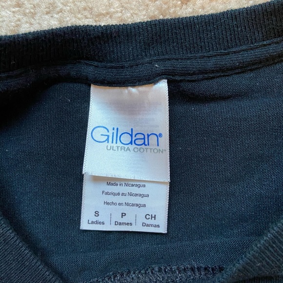 👑 (3 for $15)FRIENDS tee - Picture 3 of 3